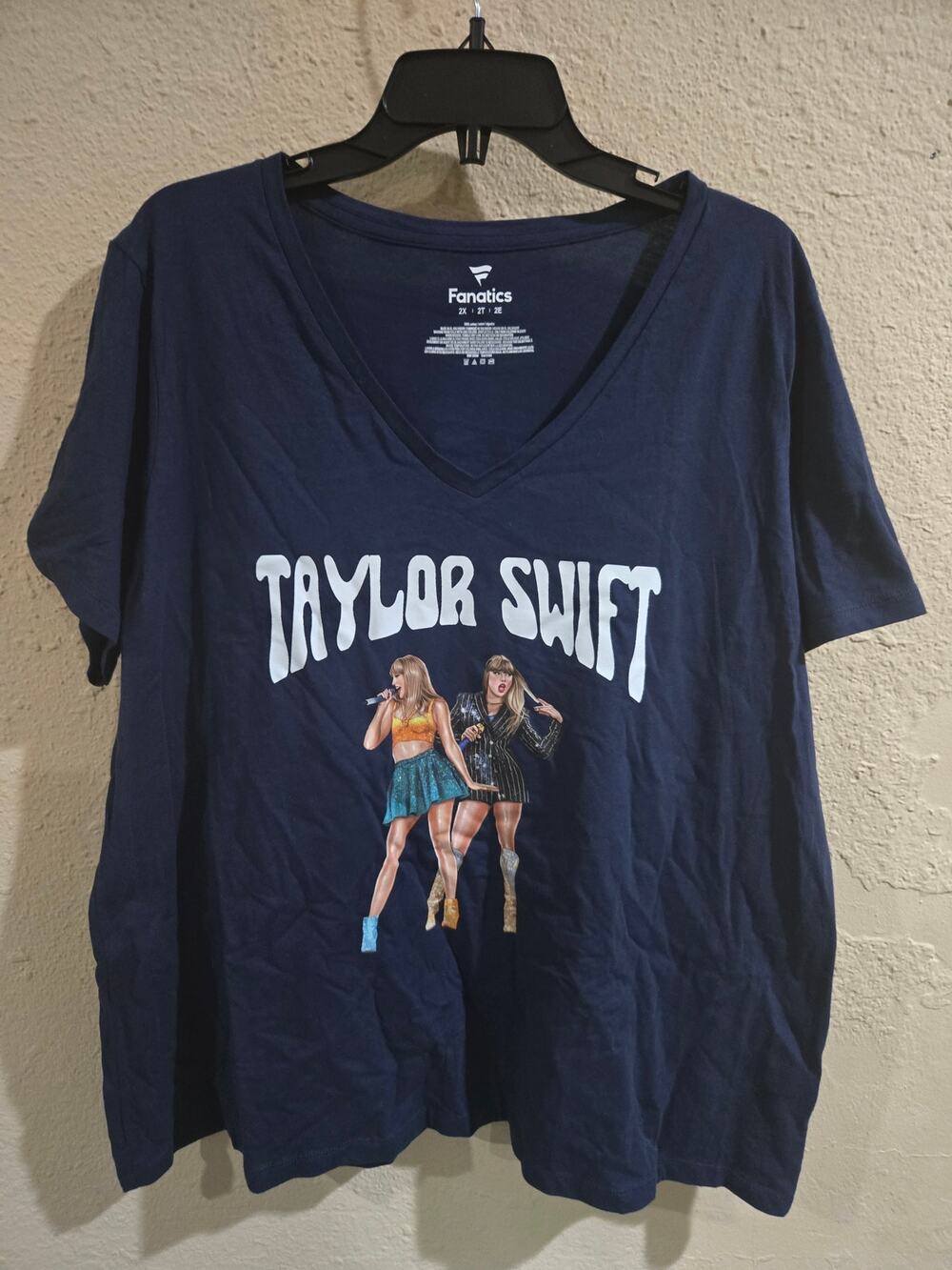 Fanatics Taylor Swift V-Neck T-Shirt, Navy Blue, Size 2X